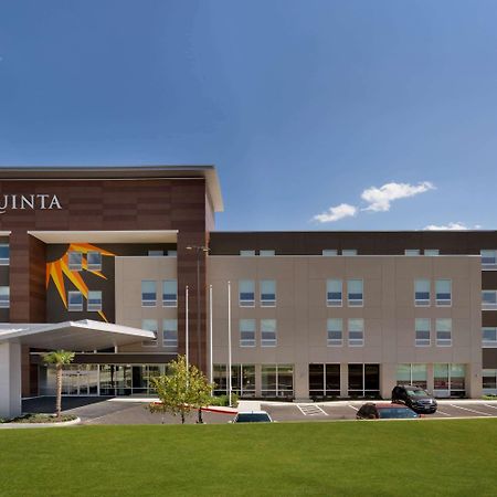 La Quinta Inn & Suites By Wyndham San Antonio Seaworld Lafb Exteriör bild