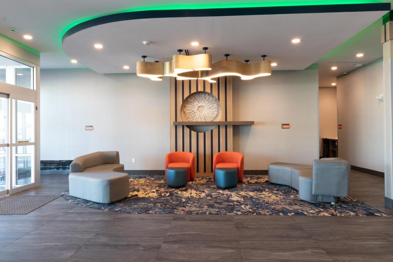 La Quinta Inn & Suites By Wyndham San Antonio Seaworld Lafb Exteriör bild