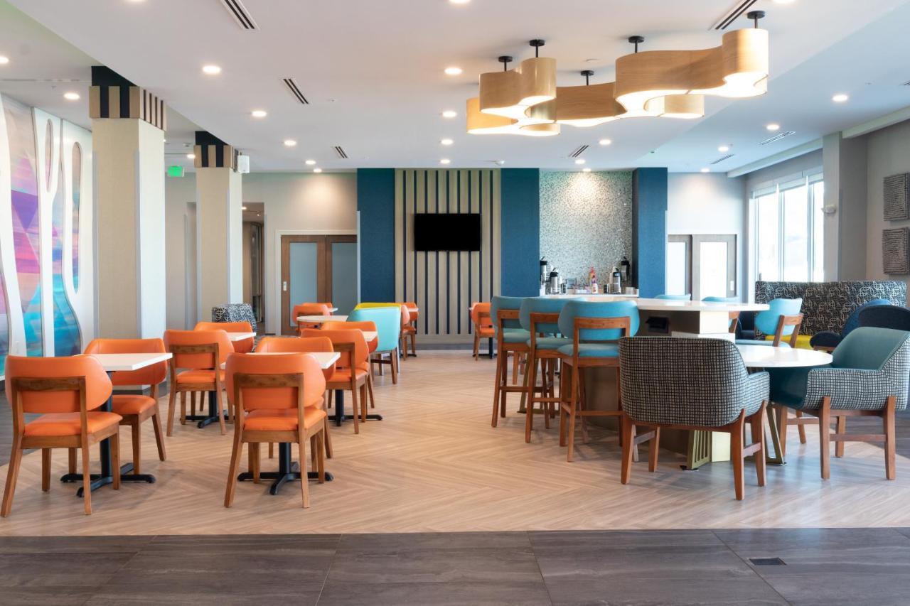 La Quinta Inn & Suites By Wyndham San Antonio Seaworld Lafb Exteriör bild