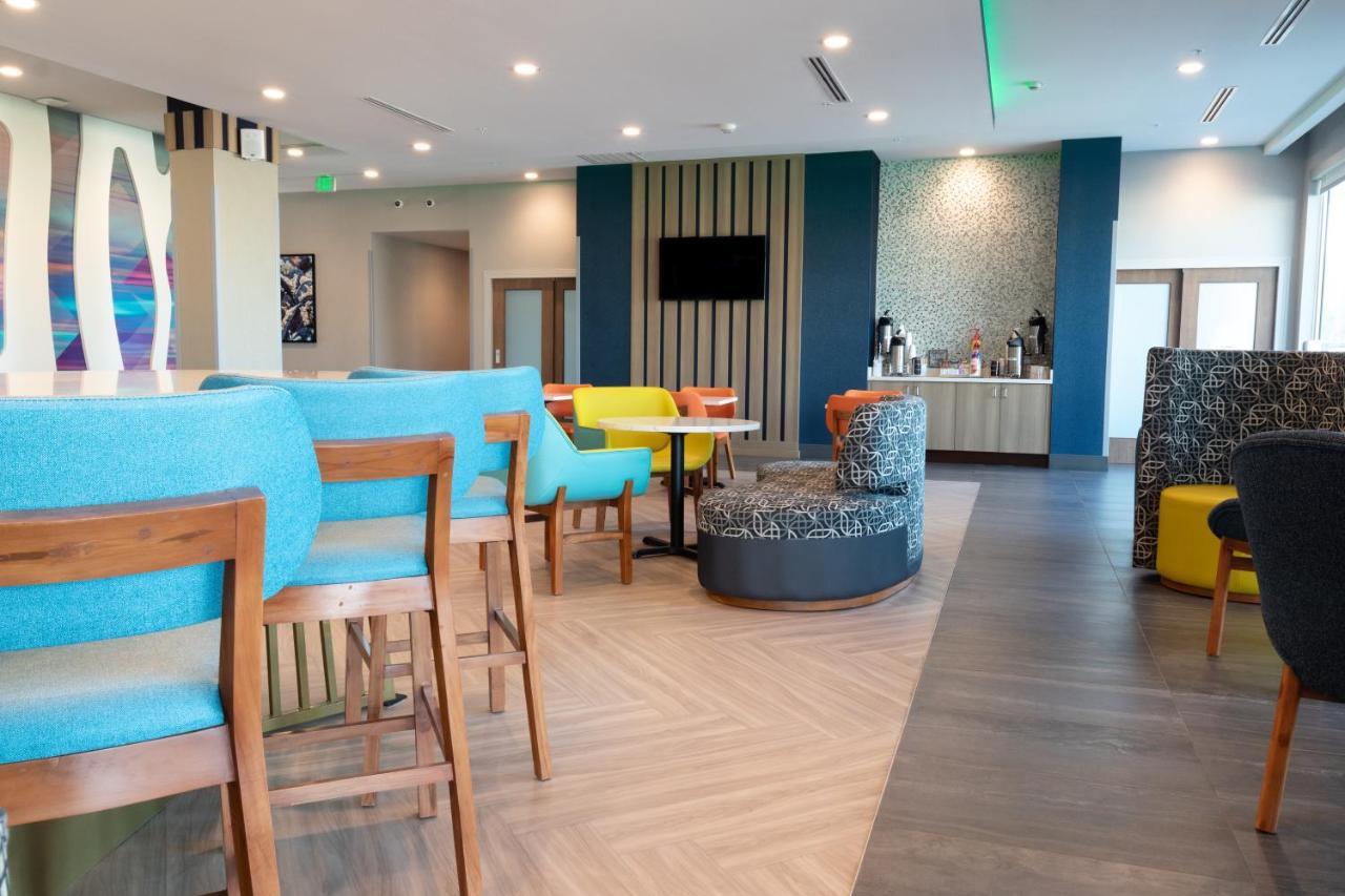 La Quinta Inn & Suites By Wyndham San Antonio Seaworld Lafb Exteriör bild