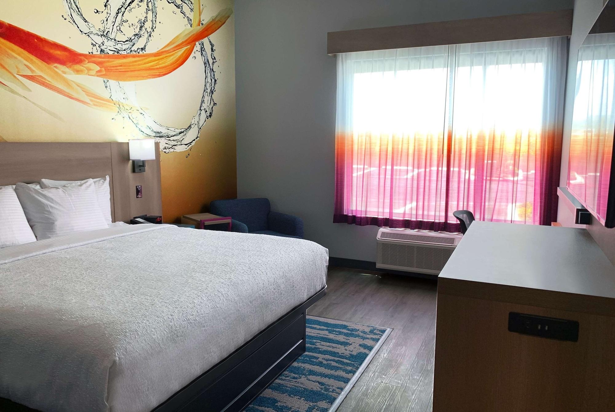La Quinta Inn & Suites By Wyndham San Antonio Seaworld Lafb Exteriör bild
