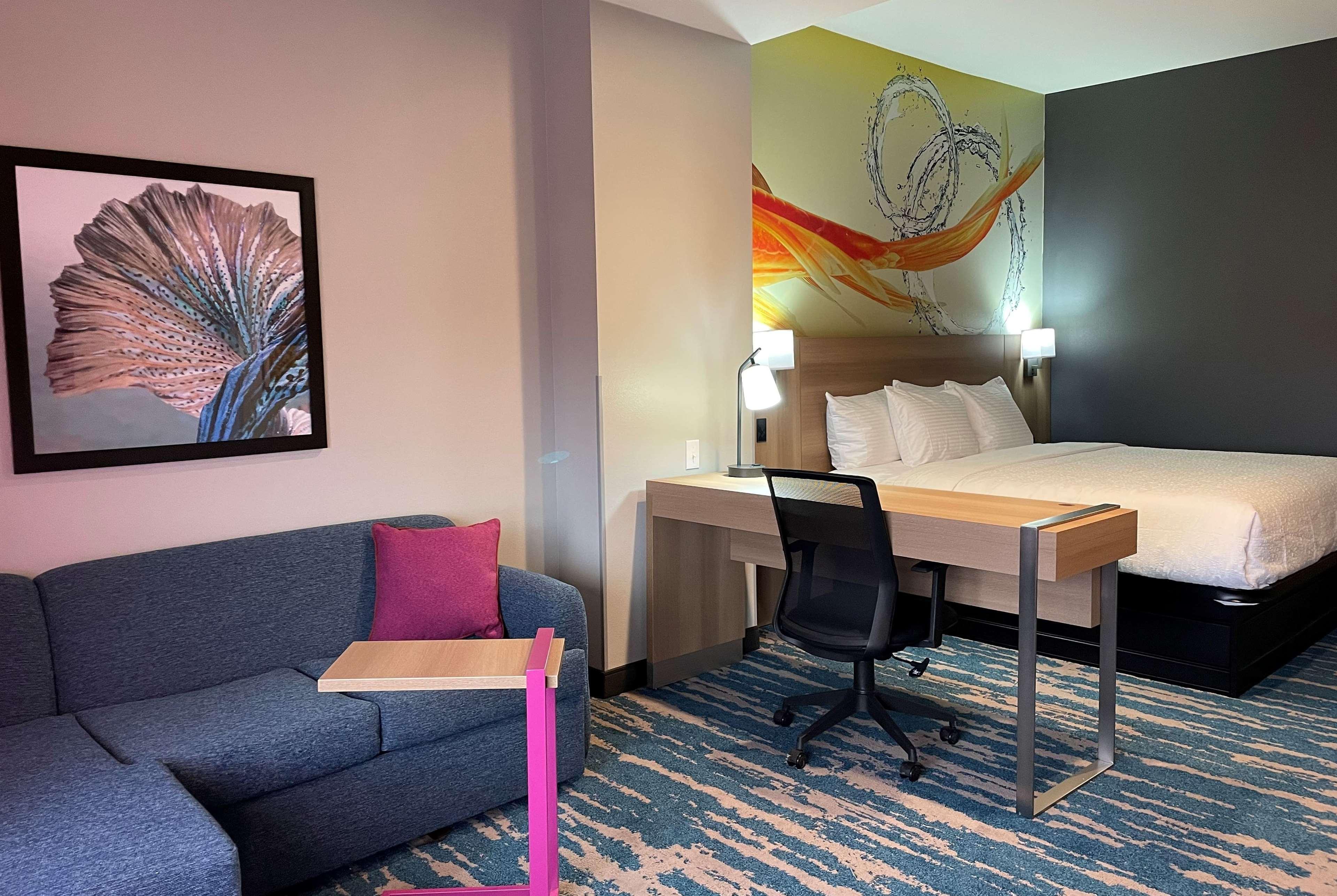 La Quinta Inn & Suites By Wyndham San Antonio Seaworld Lafb Exteriör bild