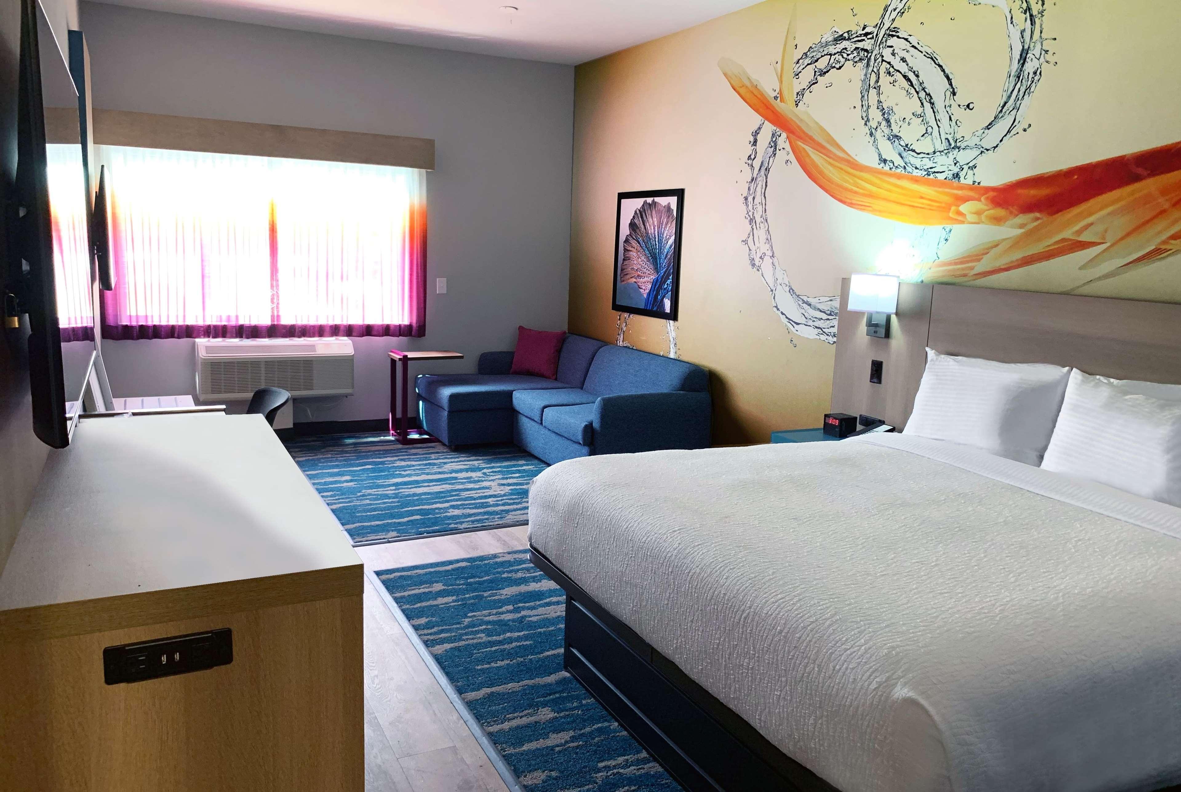 La Quinta Inn & Suites By Wyndham San Antonio Seaworld Lafb Exteriör bild