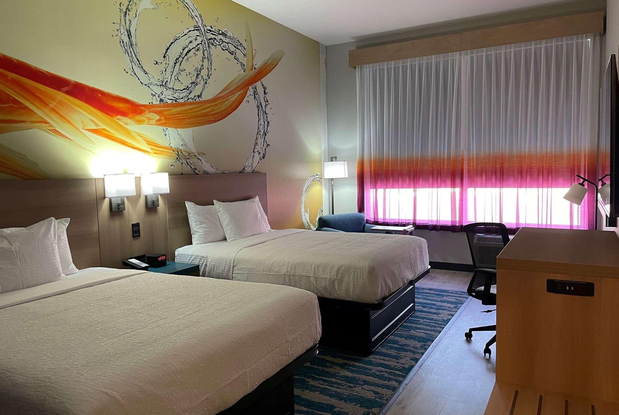 La Quinta Inn & Suites By Wyndham San Antonio Seaworld Lafb Exteriör bild