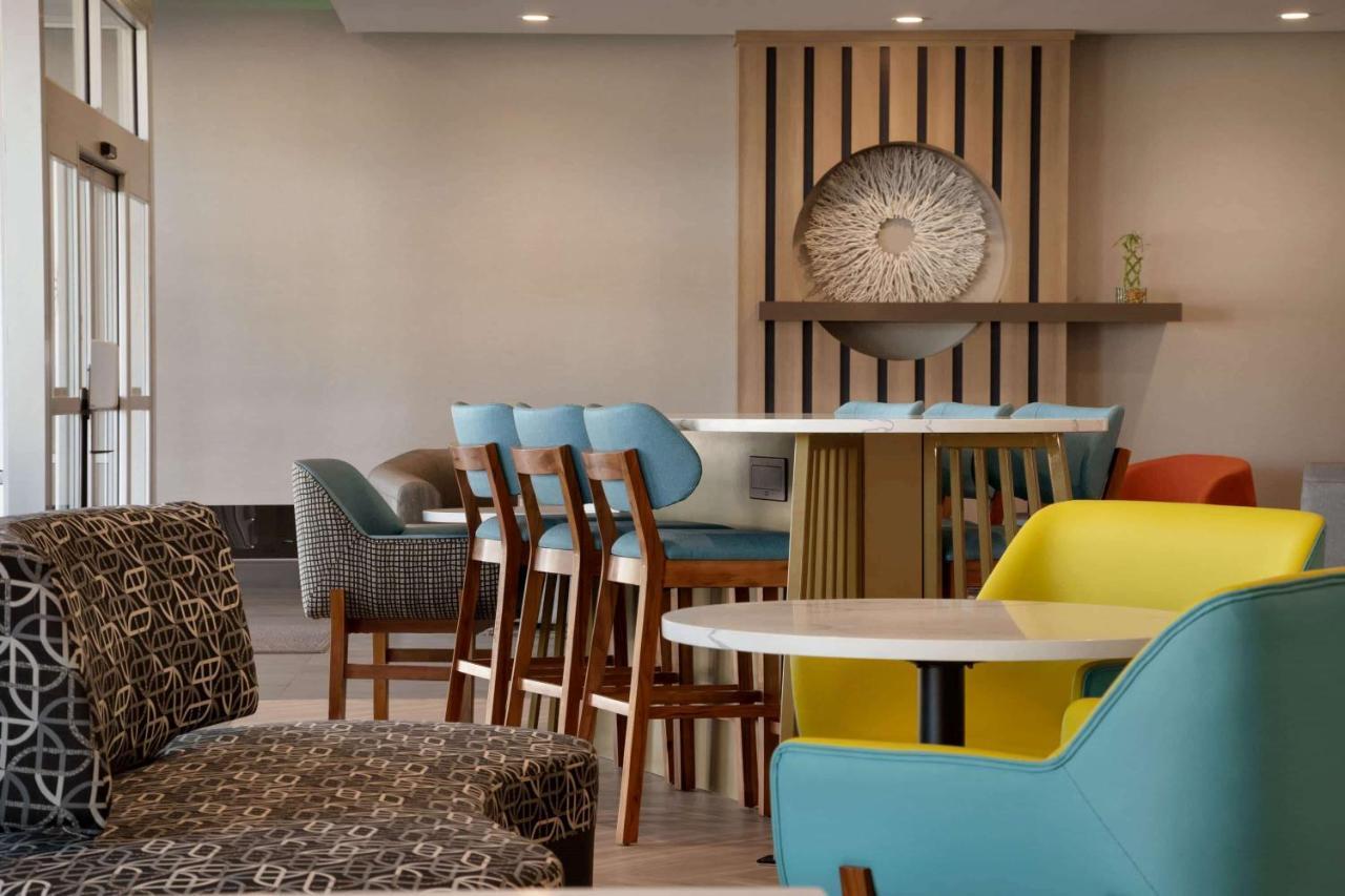 La Quinta Inn & Suites By Wyndham San Antonio Seaworld Lafb Exteriör bild