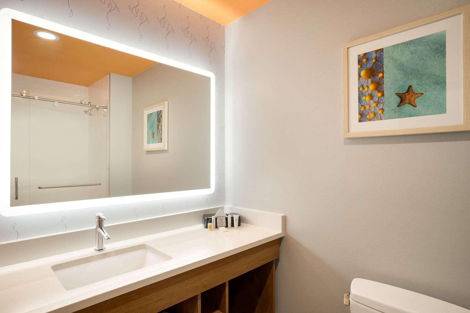 La Quinta Inn & Suites By Wyndham San Antonio Seaworld Lafb Exteriör bild